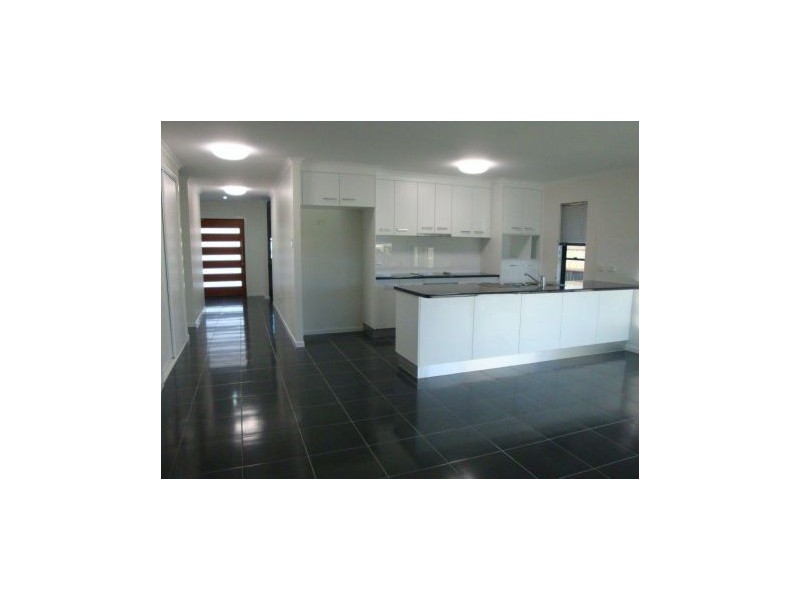 33 Dickens Ave, Ooralea QLD 4740