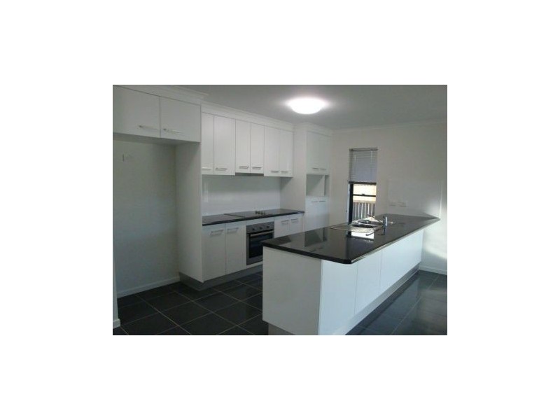 33 Dickens Ave, Ooralea QLD 4740