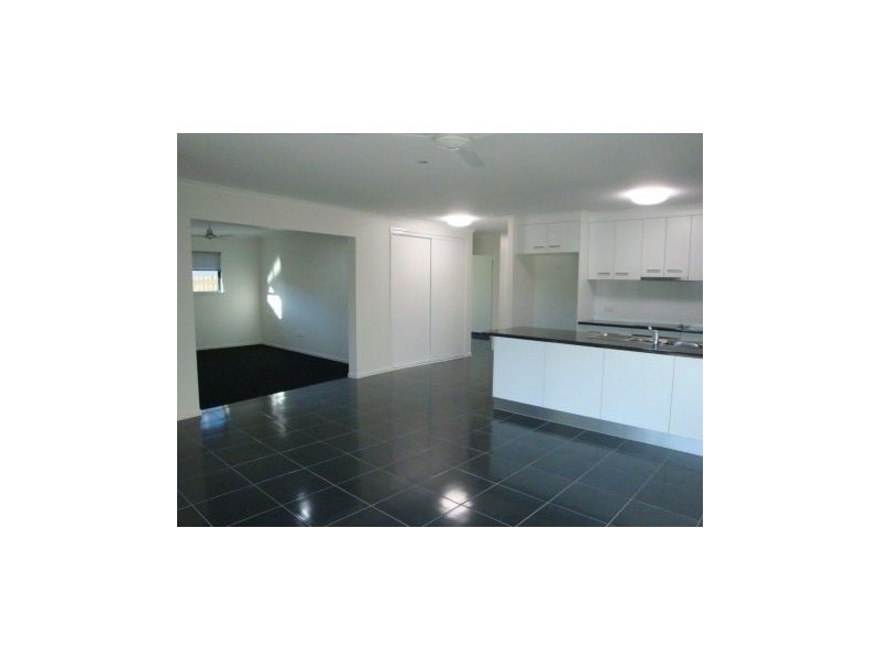 33 Dickens Ave, Ooralea QLD 4740