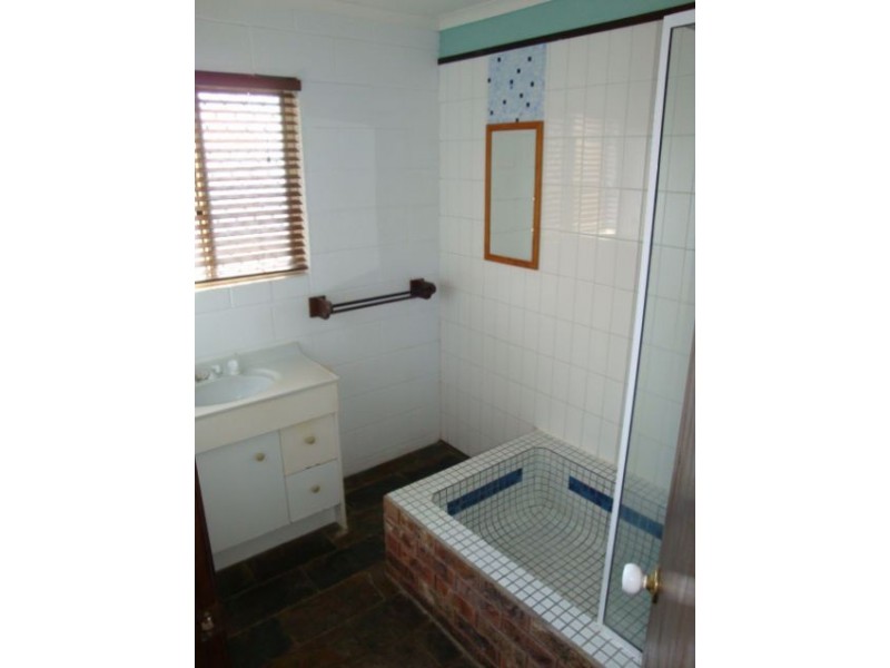4 Jean Court, Bucasia QLD 4750