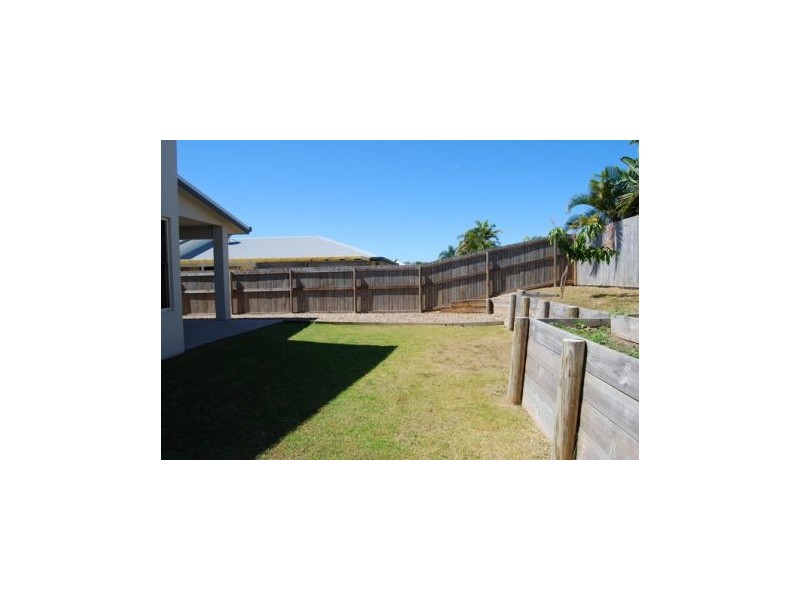 8 Helmsman Drive, Bucasia QLD 4750