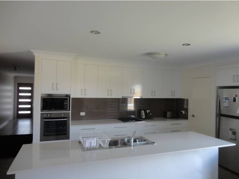 19 Amelia Drive, Mirani QLD 4754