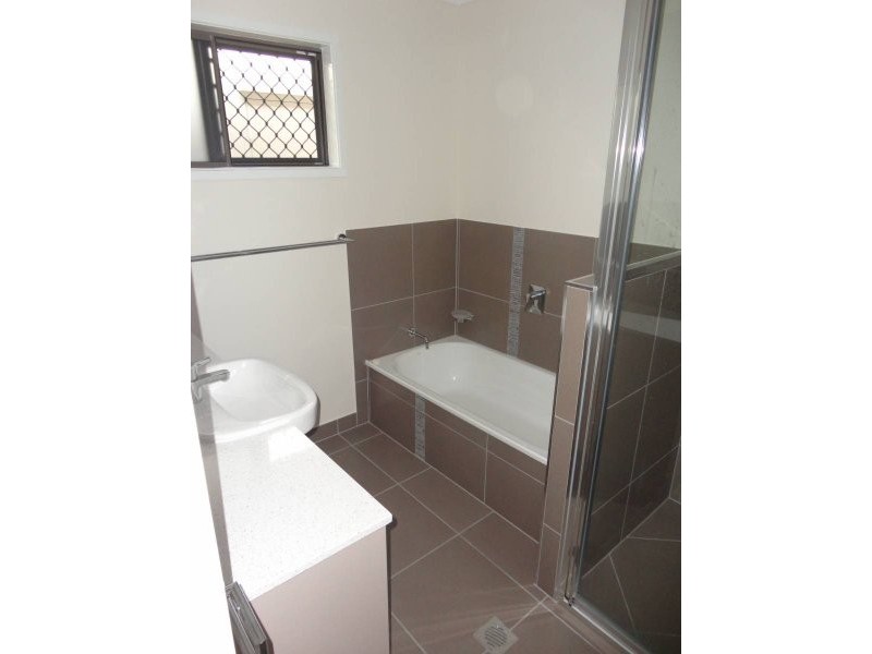 19 Amelia Drive, Mirani QLD 4754