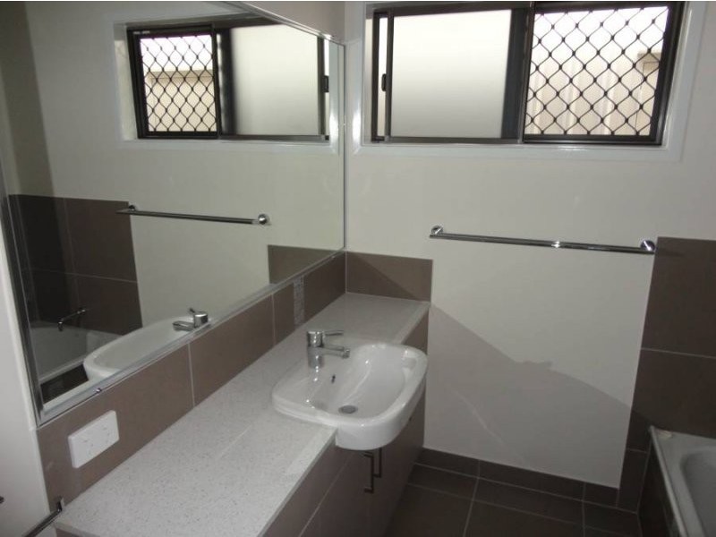 19 Amelia Drive, Mirani QLD 4754