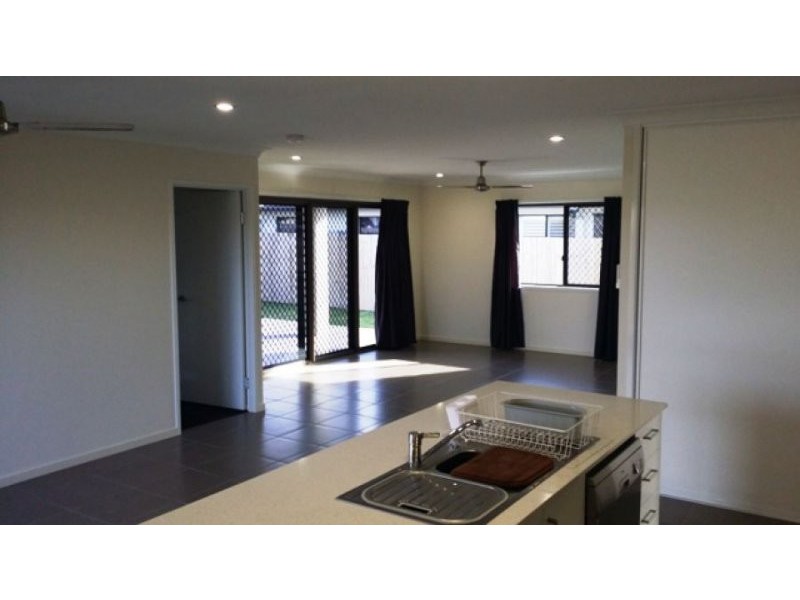 19 Amelia Drive, Mirani QLD 4754