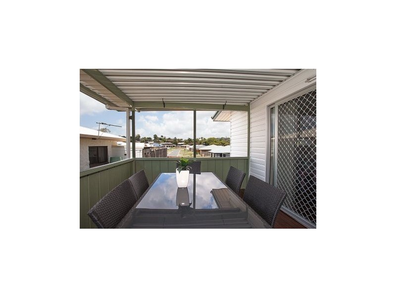 8 Salmon Ave, Eimeo QLD 4740