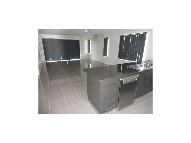 10 Yatay Street, Eimeo QLD 4740