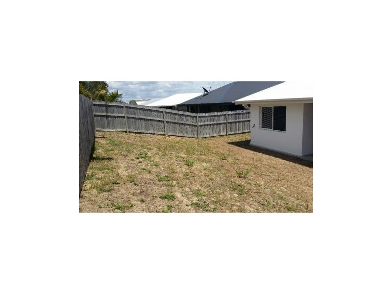 16 Helmsman Drive, Shoal Point QLD 4750
