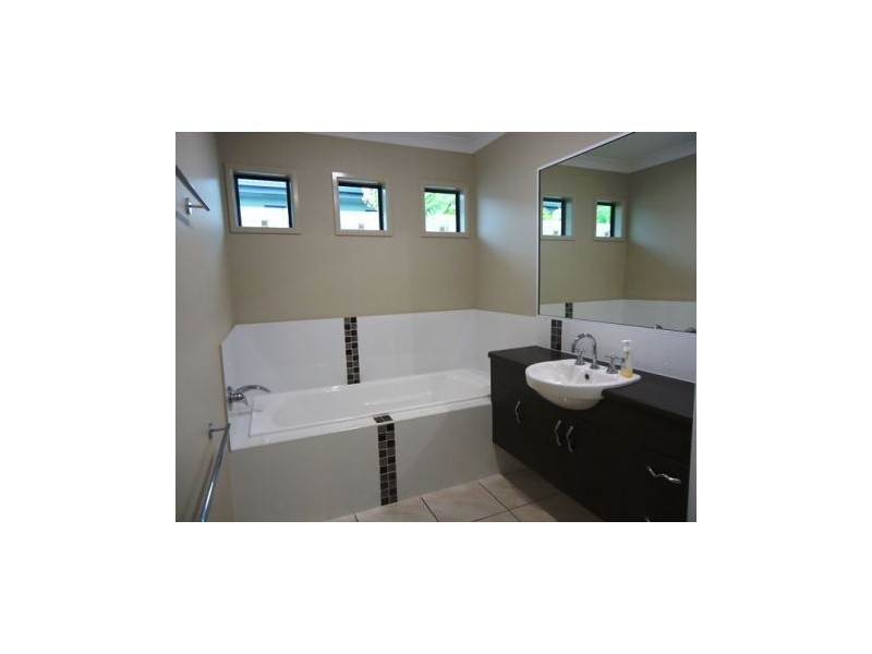 4 Schooner Avenue, Bucasia QLD 4750
