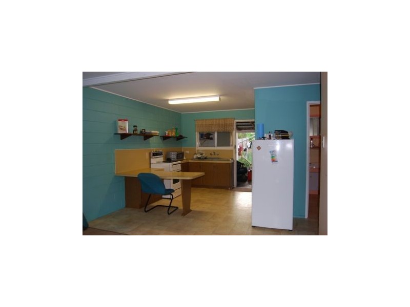 9 Russell Ave, Slade Point QLD 4740