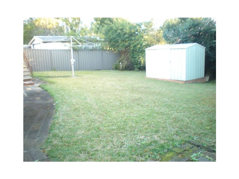 10 VALMAY AVE, Picnic Point NSW 2213