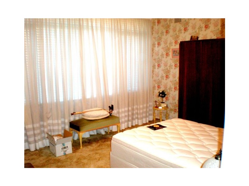 10 VALMAY AVE, Picnic Point NSW 2213