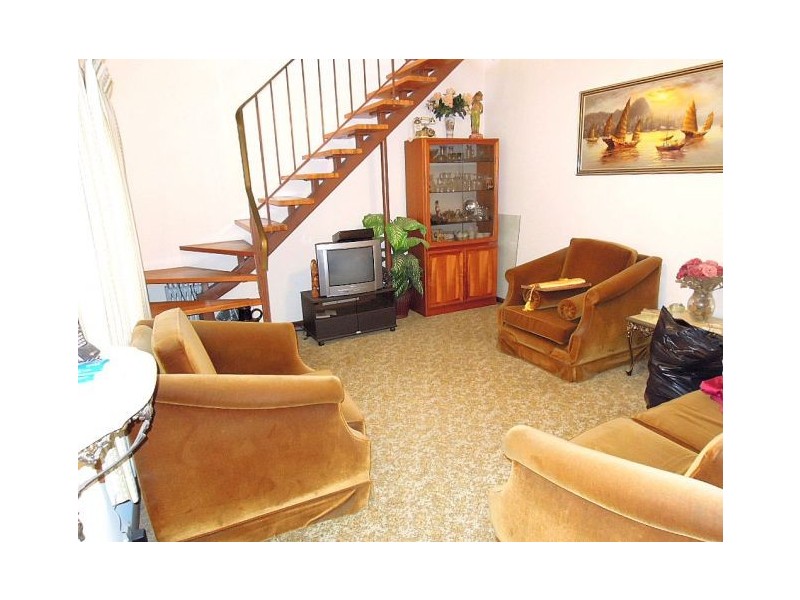 18 SHARI AVE, Picnic Point NSW 2213