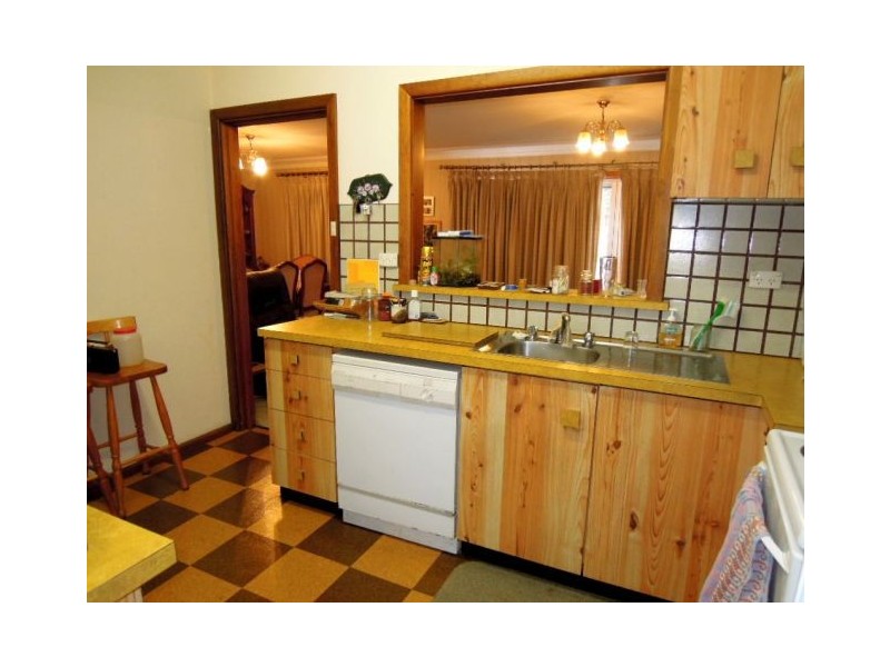 18 SHARI AVE, Picnic Point NSW 2213