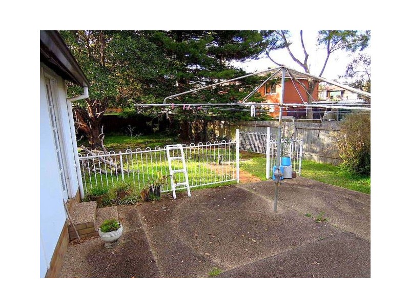 18 SHARI AVE, Picnic Point NSW 2213