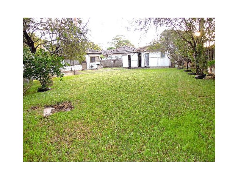 11 SIMMONS ST, Revesby NSW 2212