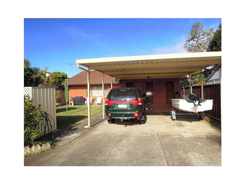 15 BURNS RD, Picnic Point NSW 2213
