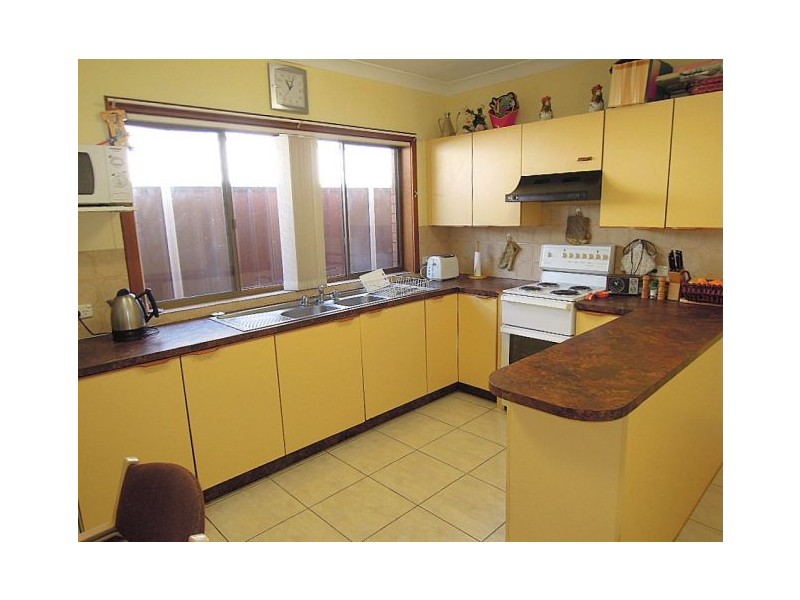 15 BURNS RD, Picnic Point NSW 2213