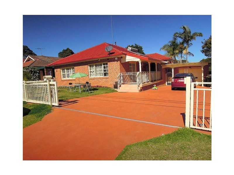 2 GOWLLAND PDE, Panania NSW 2213