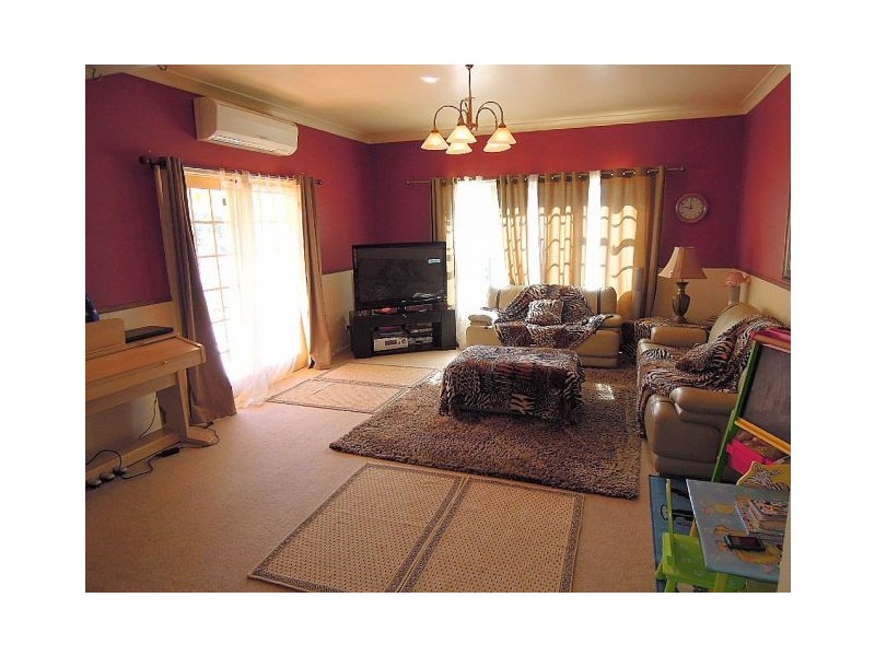 2 GOWLLAND PDE, Panania NSW 2213