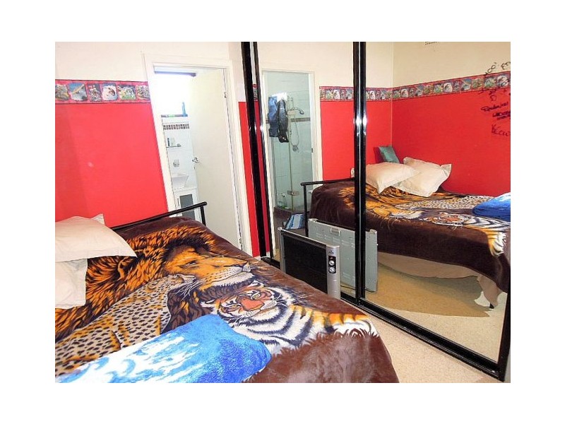 2 GOWLLAND PDE, Panania NSW 2213