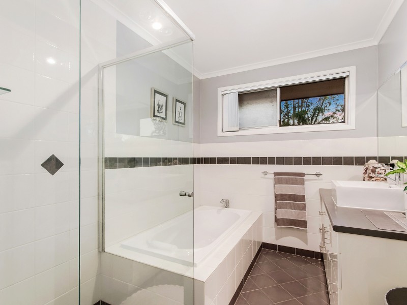 19 Mitchell Avenue, Molendinar QLD 4214