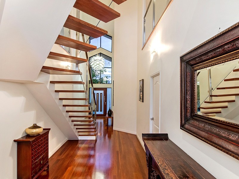 53 Amalfi Drive, Isle Of Capri QLD 4217