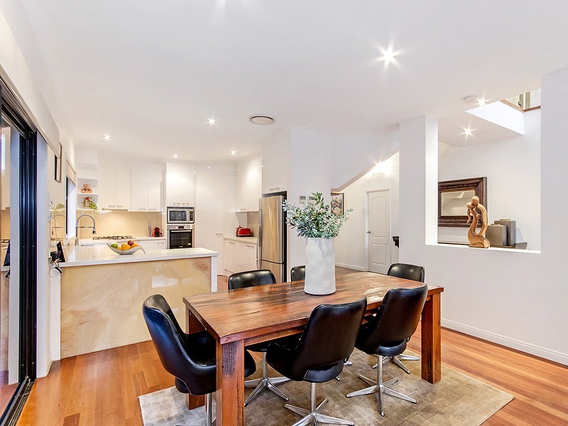 53 Amalfi Drive, Isle Of Capri QLD 4217
