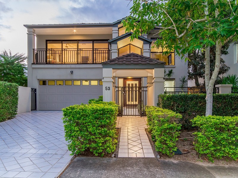 53 Amalfi Drive, Isle Of Capri QLD 4217