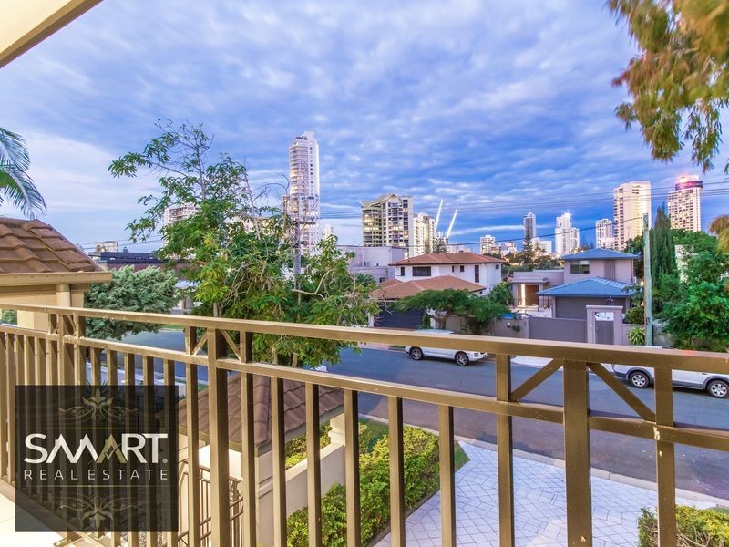 53 Amalfi Drive, Isle Of Capri QLD 4217