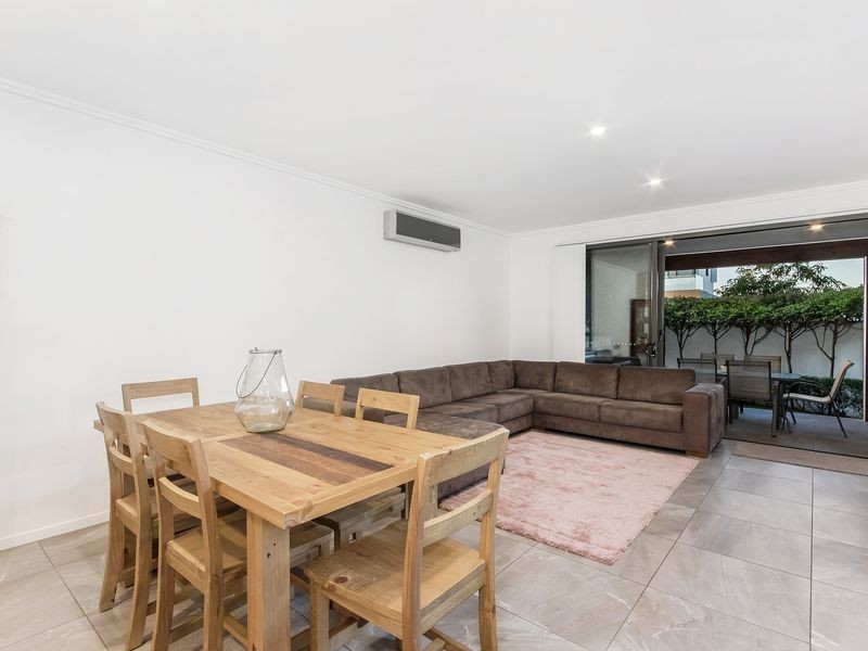 2 Parnell Boulevard, Robina QLD 4226