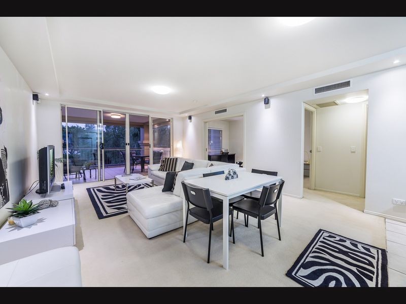 8429 Magnolia Drive East, Hope Island QLD 4212