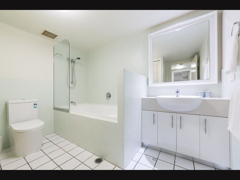 8429 Magnolia Drive East, Hope Island QLD 4212