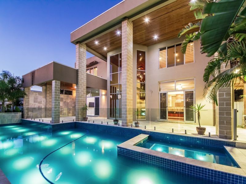 3028 The Boulevarde, Benowa QLD 4217