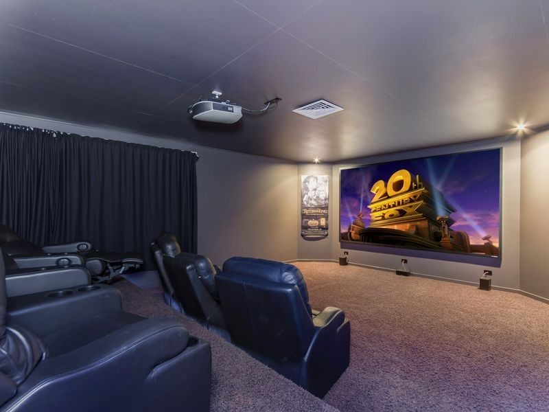 3028 The Boulevarde, Benowa QLD 4217