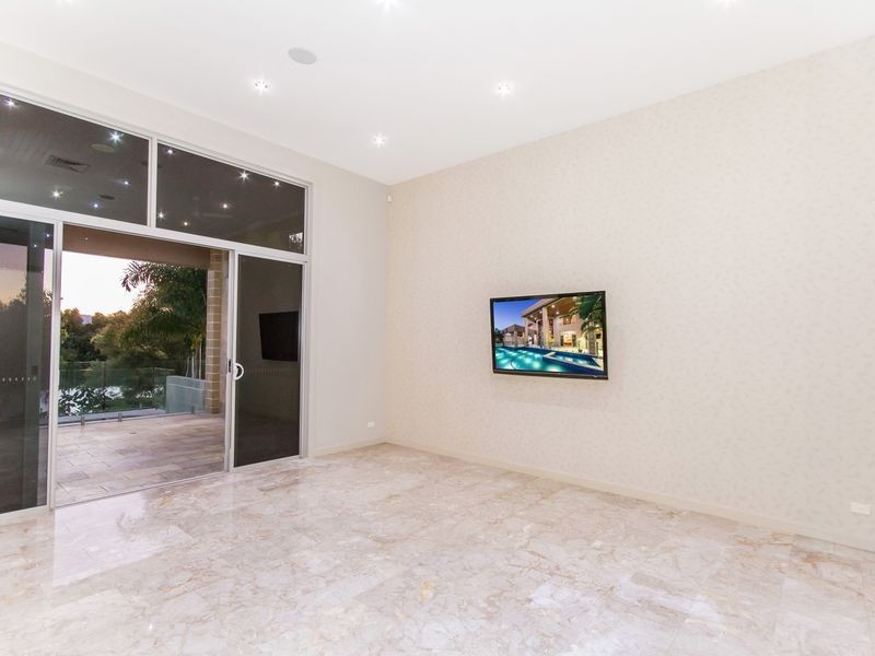 3028 The Boulevarde, Benowa QLD 4217