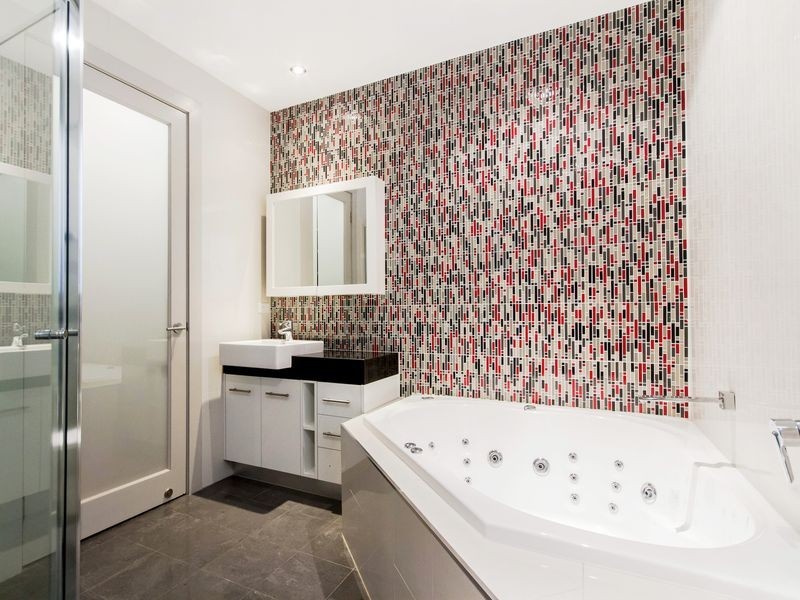 3028 The Boulevarde, Benowa QLD 4217