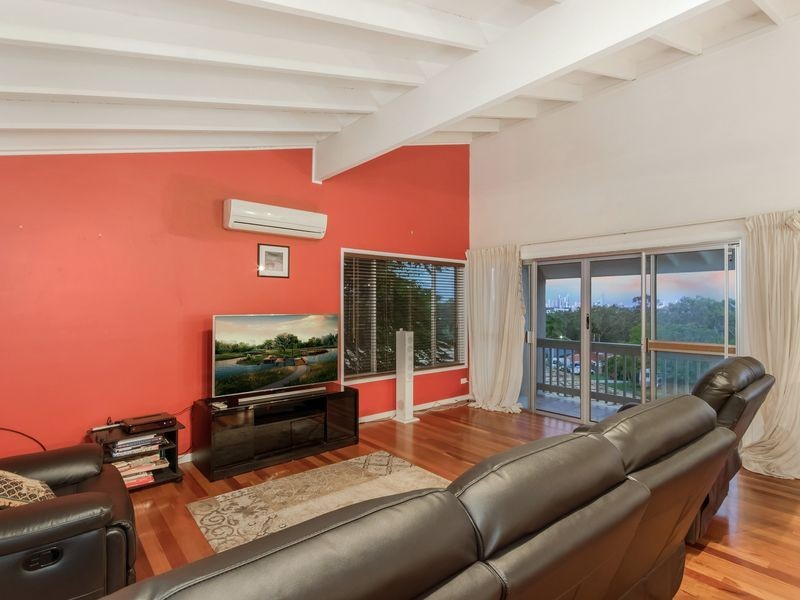 4 Harneil Place, Carrara QLD 4211