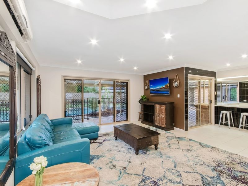 62 Kawana Crescent, Ashmore QLD 4214