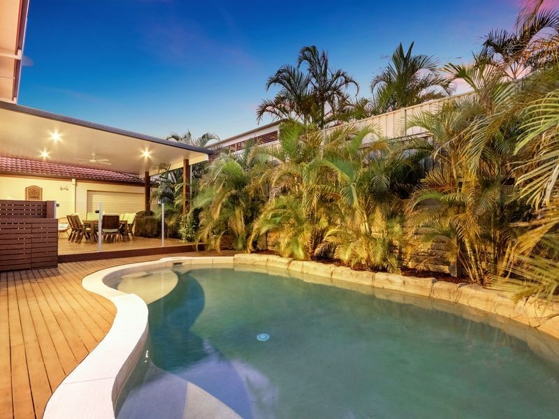 124 Crestwood Drive, Molendinar QLD 4214