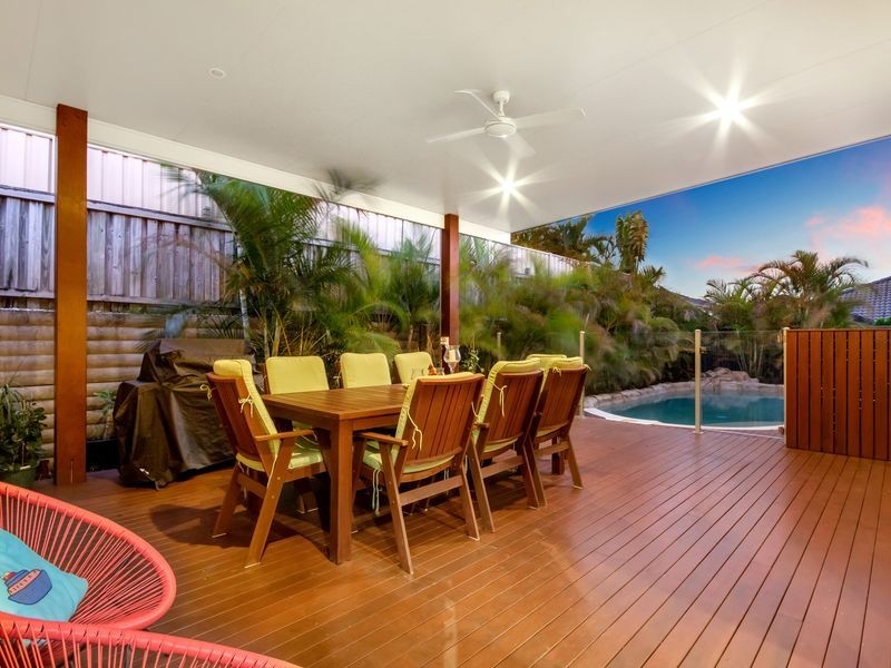 124 Crestwood Drive, Molendinar QLD 4214