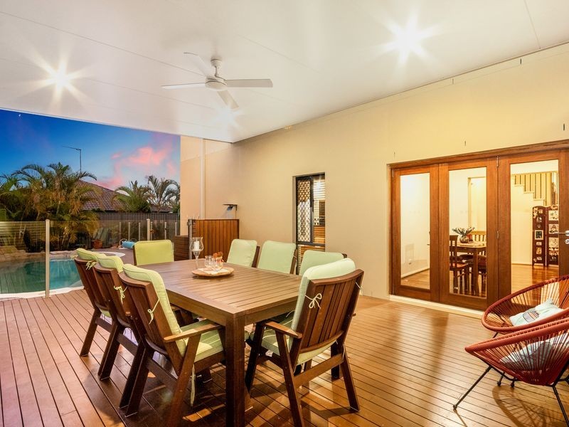 124 Crestwood Drive, Molendinar QLD 4214