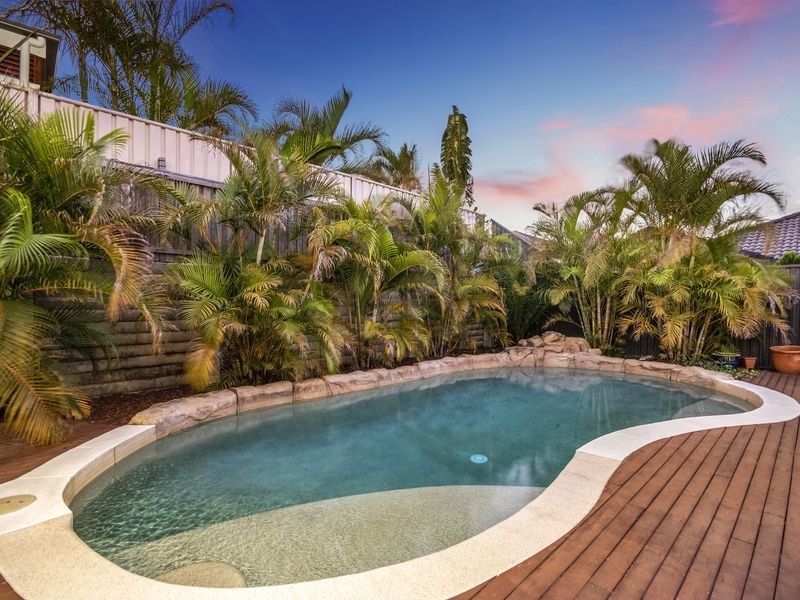 124 Crestwood Drive, Molendinar QLD 4214
