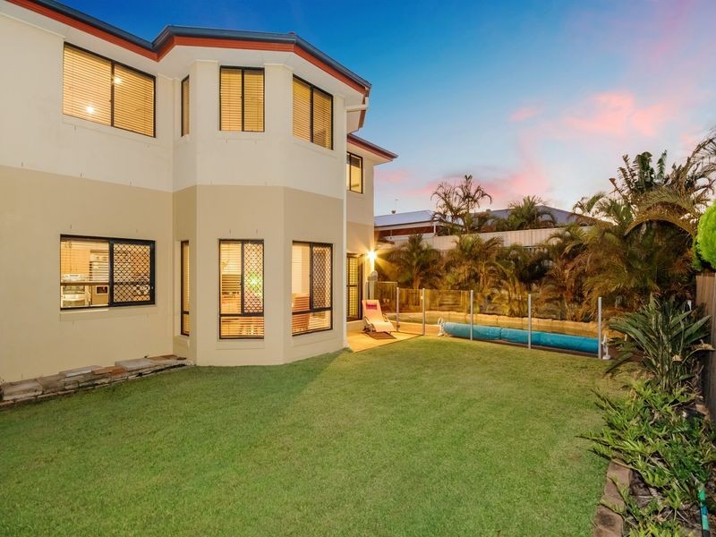 124 Crestwood Drive, Molendinar QLD 4214