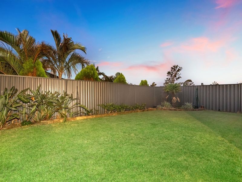 124 Crestwood Drive, Molendinar QLD 4214