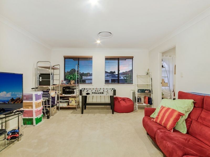 124 Crestwood Drive, Molendinar QLD 4214