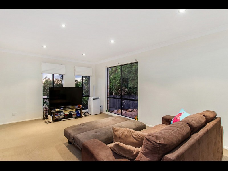 18 Tara Vista Boulevarde, Highland Park QLD 4211