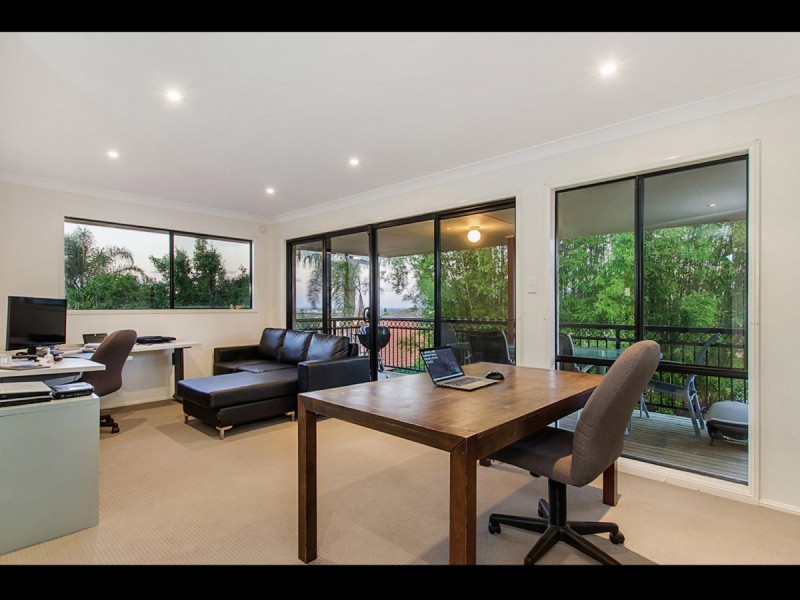 18 Tara Vista Boulevarde, Highland Park QLD 4211
