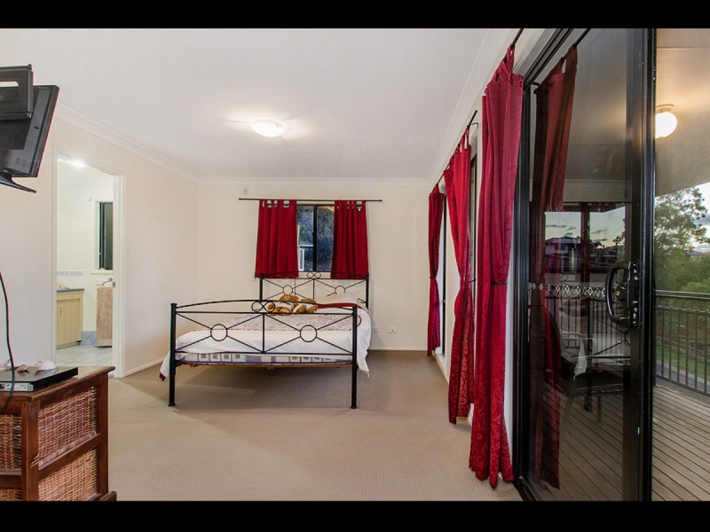 18 Tara Vista Boulevarde, Highland Park QLD 4211