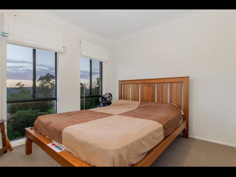 18 Tara Vista Boulevarde, Highland Park QLD 4211